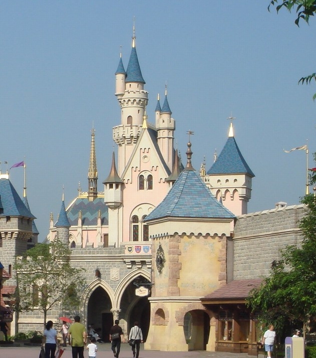 A trip to hongkong isn't complete without a visit to Disneyland